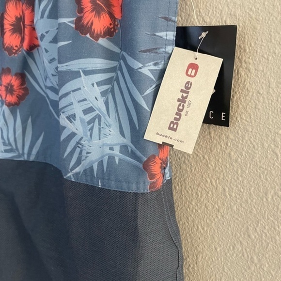 Veece Springer Floral Stretch
Boardshort - Men's Swimwear size XLARGE - Picture 7 of 12